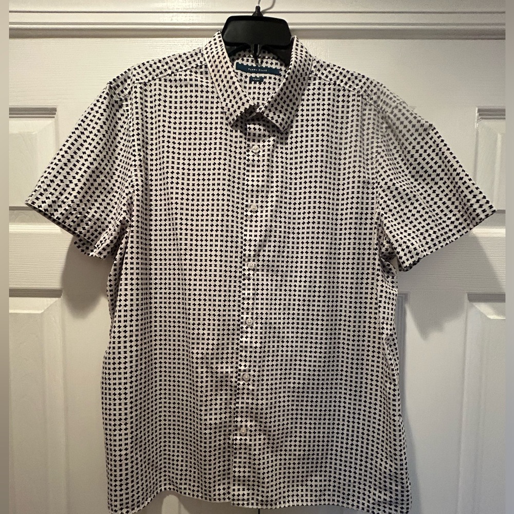 ⭐️ Perry Ellis, Men’s button, Slim-fit. XL